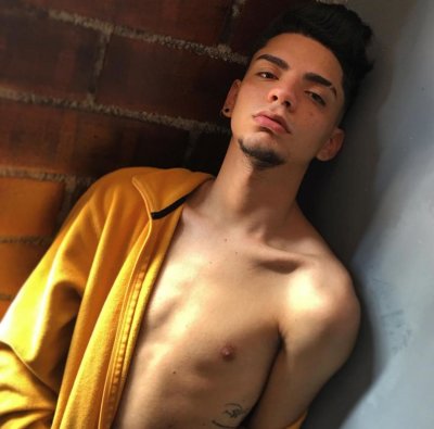 dylanwhite_ naked stripping on cam for live sex video chat