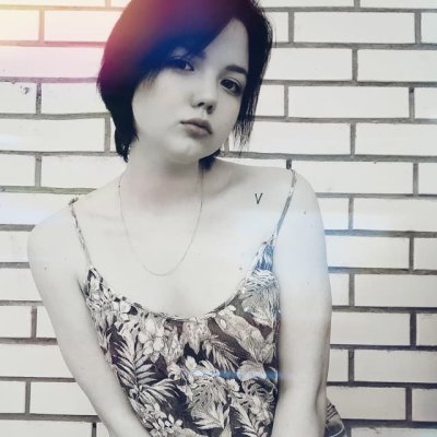 EBBE_MOORE naked stripping on cam for live sex video chat