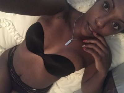 EbonyDutchess_Marie naked stripping on cam for live sex video chat