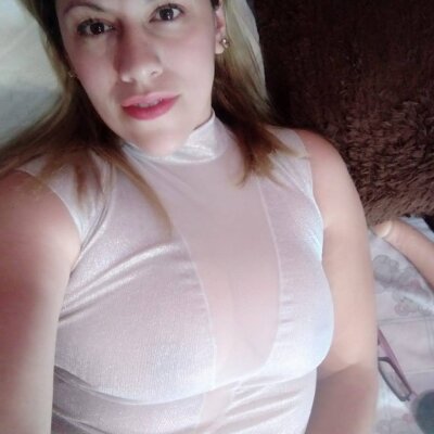 Elektra_hott naked stripping on cam for live sex video chat