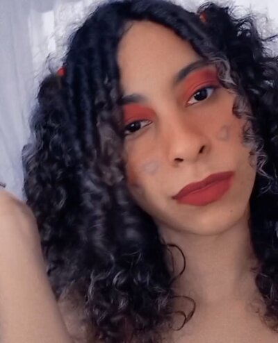 eleonor_silver naked stripping on cam for live sex video chat