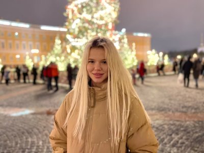 Elina_Diaz naked stripping on cam for live sex video chat