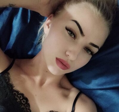 Eliza_Jouse naked stripping on cam for live sex video chat