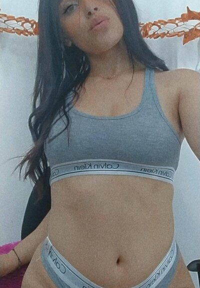 elle_01 naked stripping on cam for live sex video chat