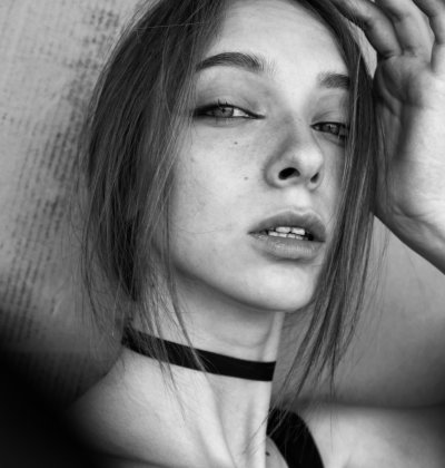 Elliz_cute_ naked stripping on cam for live sex video chat