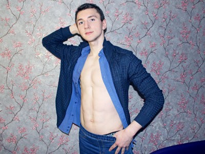 ElvinDexter naked stripping on cam for live sex video chat