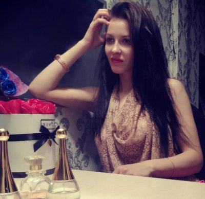 eme11y naked stripping on cam for live sex video chat