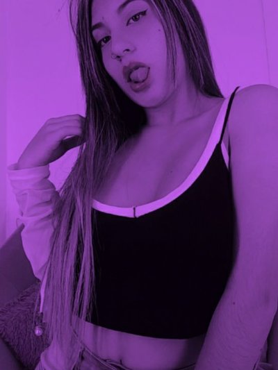 emily-19 naked stripping on cam for live sex video chat