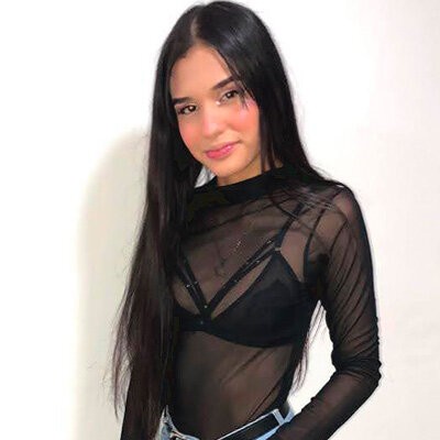 emily-hanks naked stripping on cam for live sex video chat