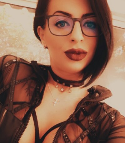 emily-payton naked stripping on cam for live sex video chat