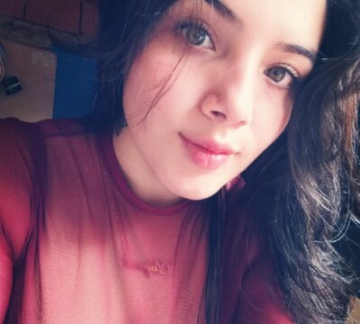 emily_baxter naked stripping on cam for live sex video chat