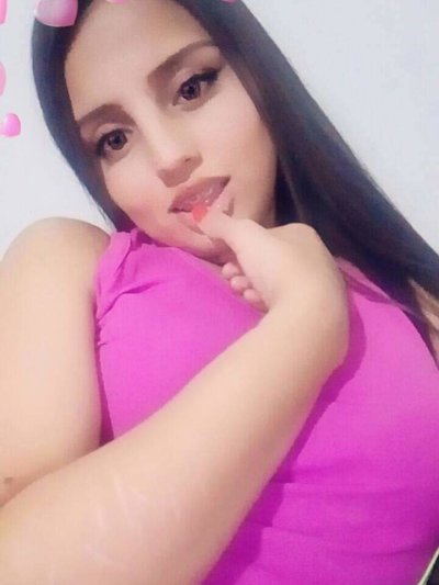 emily_pink naked stripping on cam for live sex video chat