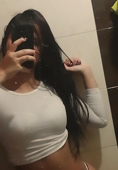 emily_thomson naked stripping on cam for live sex video chat