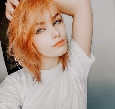 Emily_Wise naked stripping on cam for live sex video chat