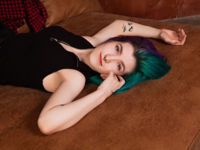 EmilyAdamsy naked stripping on cam for live sex video chat