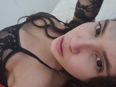 Emilydam naked stripping on cam for live sex video chat