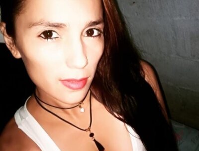 emma_roberts69 naked stripping on cam for live sex video chat