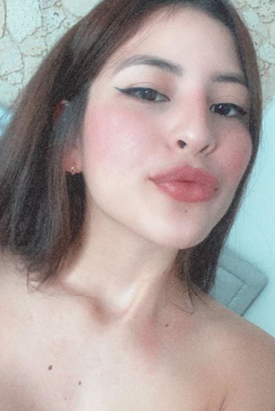 emmadoll naked stripping on cam for live sex video chat