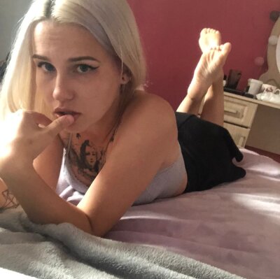 emmy_vey naked stripping on cam for live sex video chat