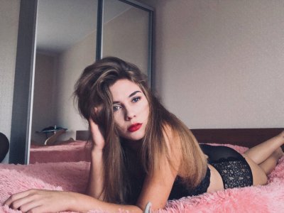 EseniaFrost naked stripping on cam for live sex video chat