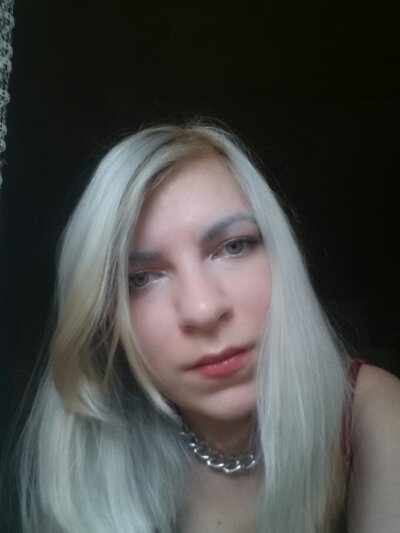 Eva_Moli naked stripping on cam for live sex video chat