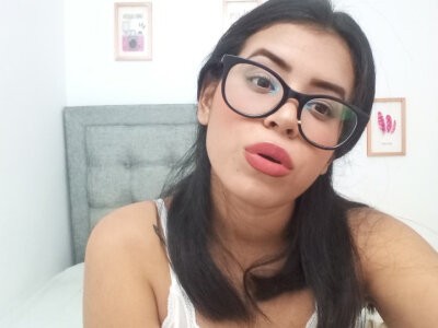 eva_russell naked stripping on cam for live sex video chat