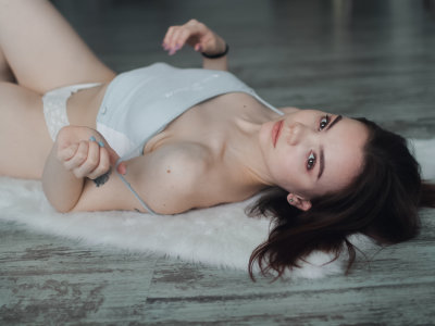 EvaLaCute naked stripping on cam for live sex video chat