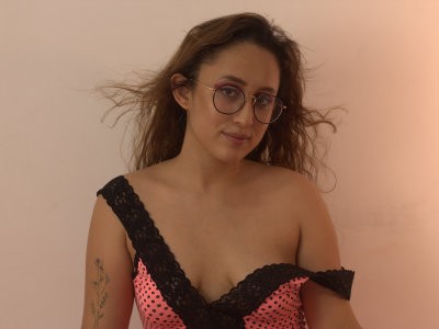 EvaThorne naked stripping on cam for live sex video chat