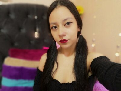 Evelyn_miller naked stripping on cam for live sex video chat