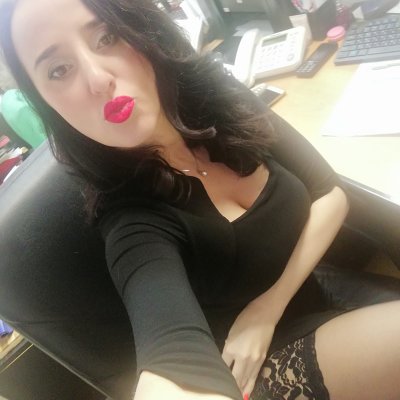 EvelynDreamy naked stripping on cam for live sex video chat