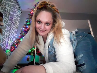 FantasyFulfiller naked stripping on cam for live sex video chat