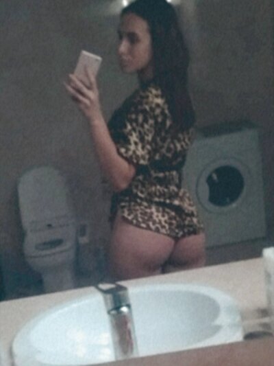 Foxy_sexy_ naked stripping on cam for live sex video chat