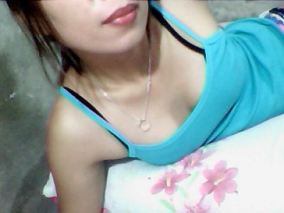 FoxyRose naked stripping on cam for live sex video chat