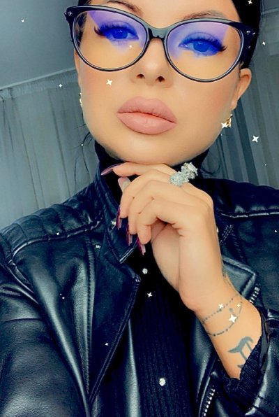 _Freya naked stripping on cam for live sex video chat