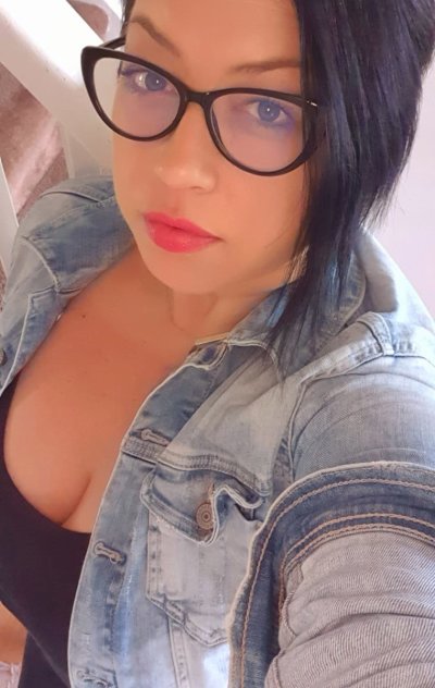 gabbiestarr1 naked stripping on cam for live sex video chat
