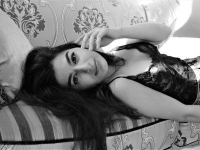 Gabi_R naked stripping on cam for live sex video chat