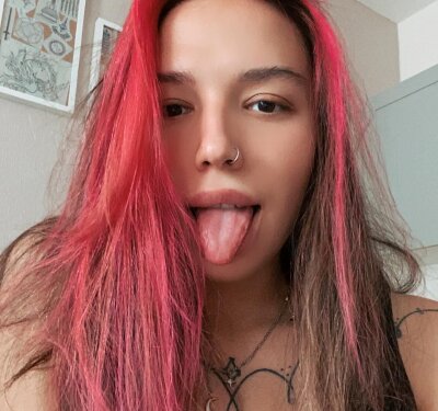 Gabriellafranz naked stripping on cam for live sex video chat