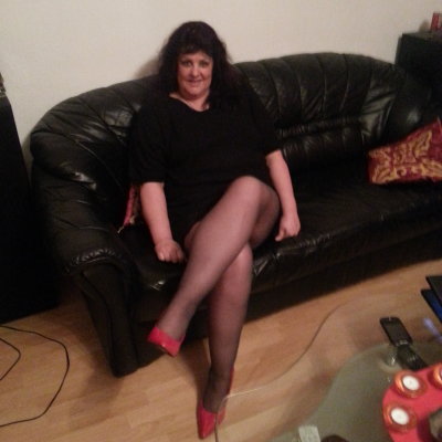 geilemilf naked stripping on cam for live sex video chat