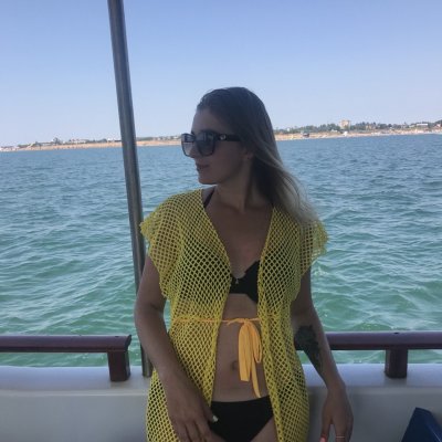 Gia_Blum naked stripping on cam for live sex video chat