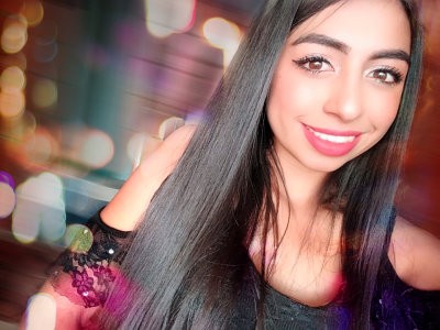 Gia_Cage naked stripping on cam for live sex video chat