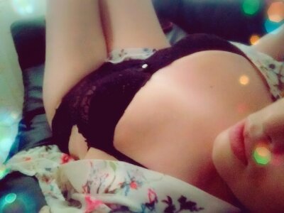 GiaEvanns naked stripping on cam for live sex video chat