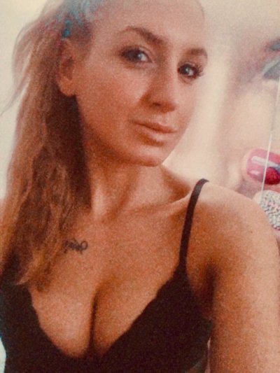 GiannaJane naked stripping on cam for live sex video chat