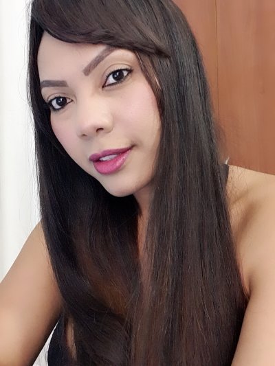 Gigis_logan naked stripping on cam for live sex video chat