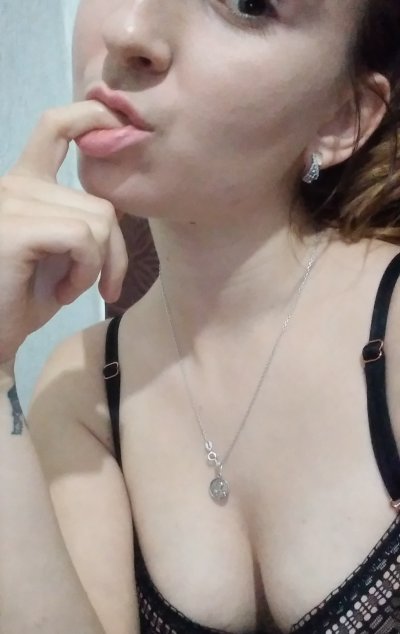 GlamLia naked stripping on cam for live sex video chat