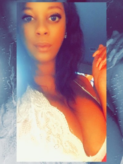 GoddessLenaMoon naked stripping on cam for live sex video chat