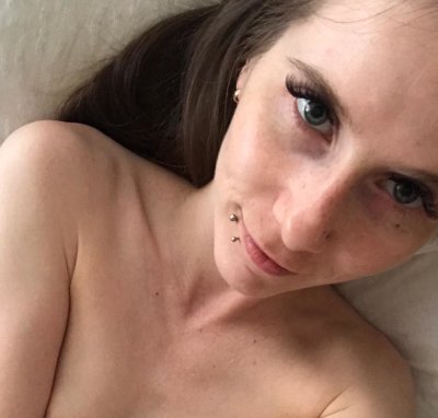 GoofyPrincess naked stripping on cam for live sex video chat
