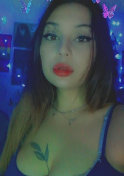 GummyHug naked stripping on cam for live sex video chat