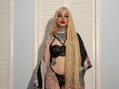 HannaXWonder naked stripping on cam for live sex video chat