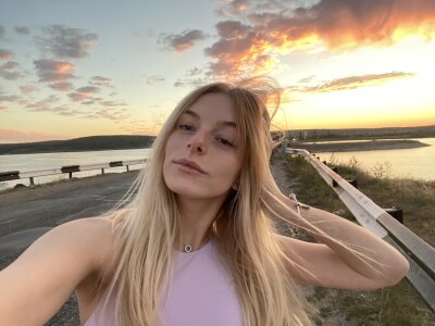 Helen_Watson naked stripping on cam for live sex video chat
