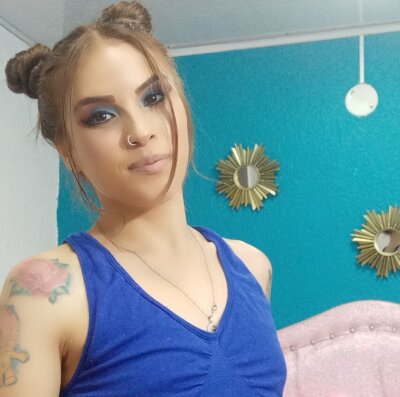 Helsey_Morgan naked stripping on cam for live sex video chat